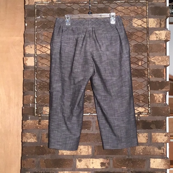 Larry Levine stretch Capri pants gray with side pockets 8 - Picture 4 of 7